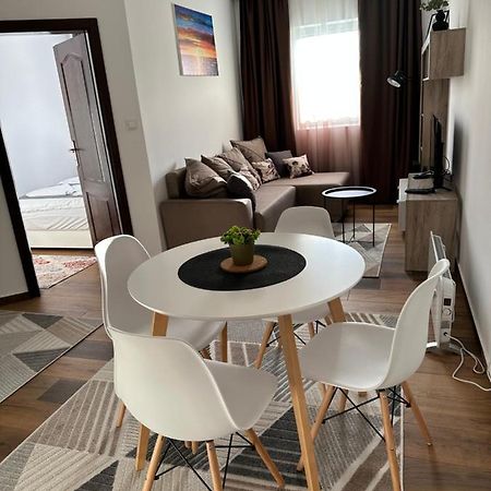 Sky Lux Apartmani Surčin Eksteriør billede