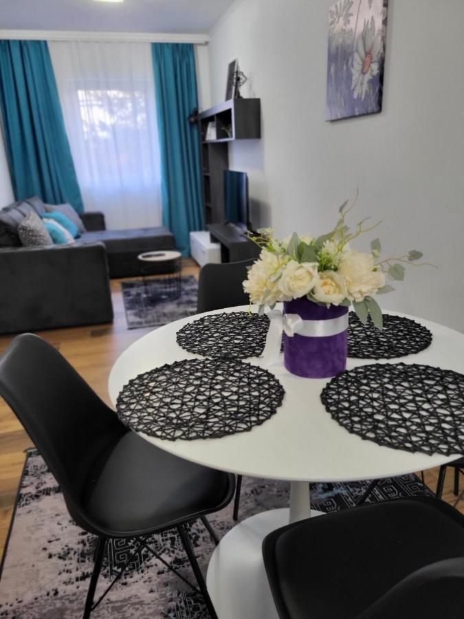 Sky Lux Apartmani Surčin Eksteriør billede