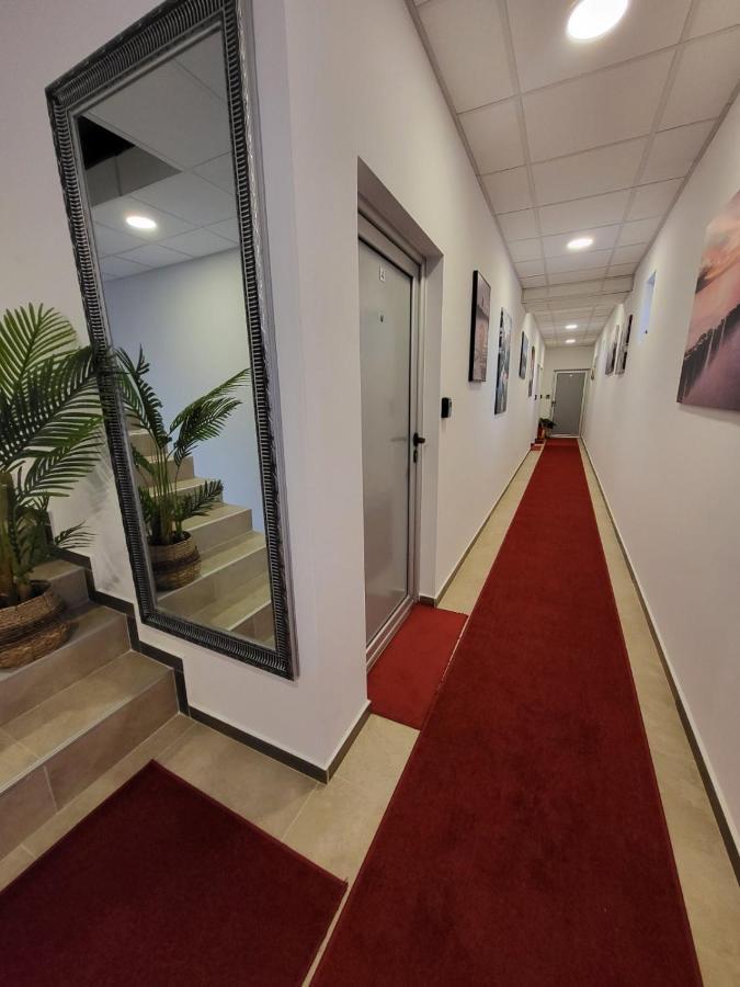 Sky Lux Apartmani Surčin Eksteriør billede