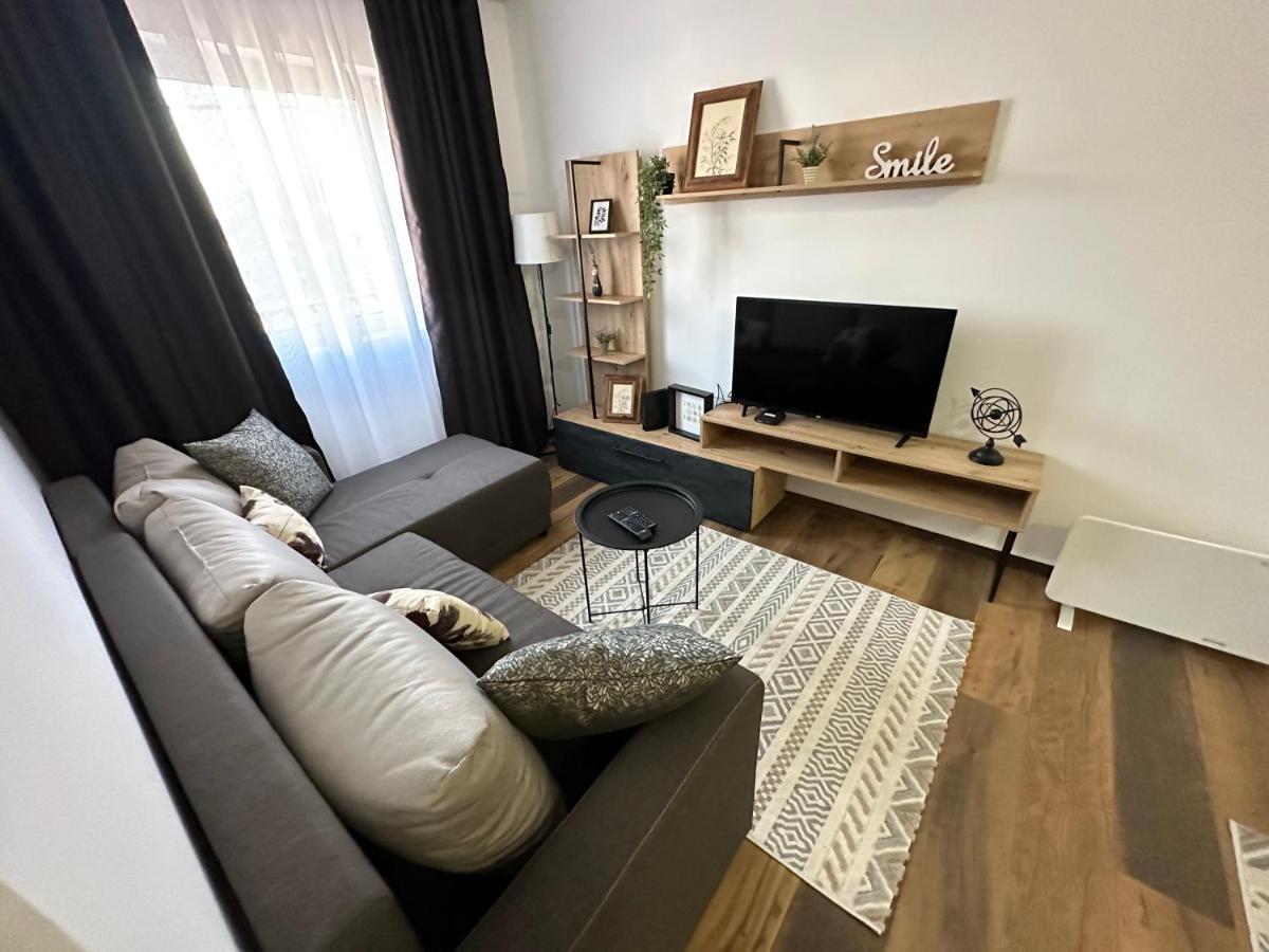 Sky Lux Apartmani Surčin Eksteriør billede
