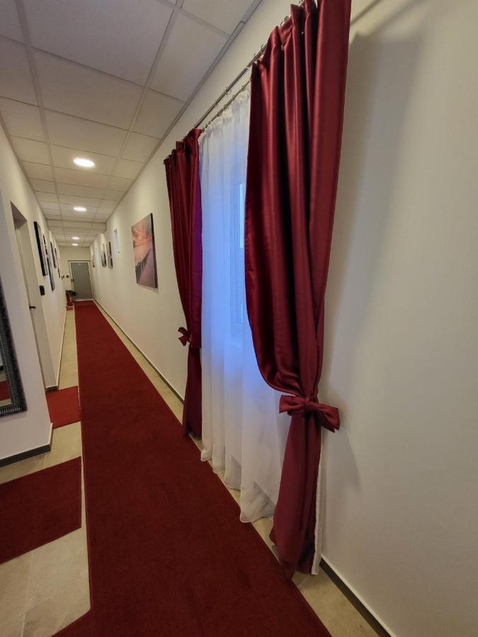 Sky Lux Apartmani Surčin Eksteriør billede