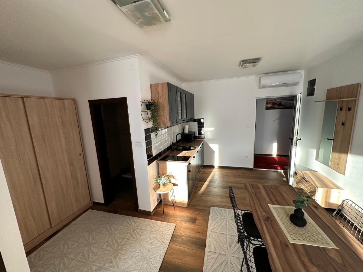 Sky Lux Apartmani Surčin Eksteriør billede