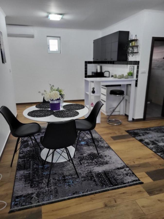Sky Lux Apartmani Surčin Eksteriør billede