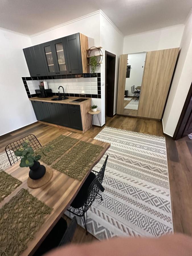 Sky Lux Apartmani Surčin Eksteriør billede
