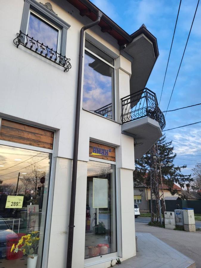 Sky Lux Apartmani Surčin Eksteriør billede